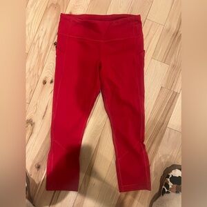 Lululemon Red cropped with side pockets! Size 6!
